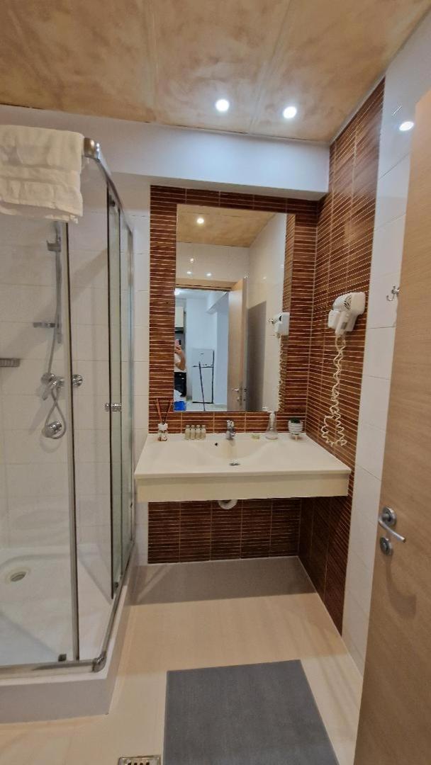 Rin Grand Sofmed Apartment Bucureşti Ngoại thất bức ảnh