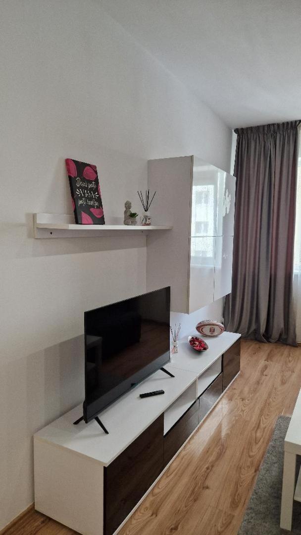 Rin Grand Sofmed Apartment Bucureşti Ngoại thất bức ảnh